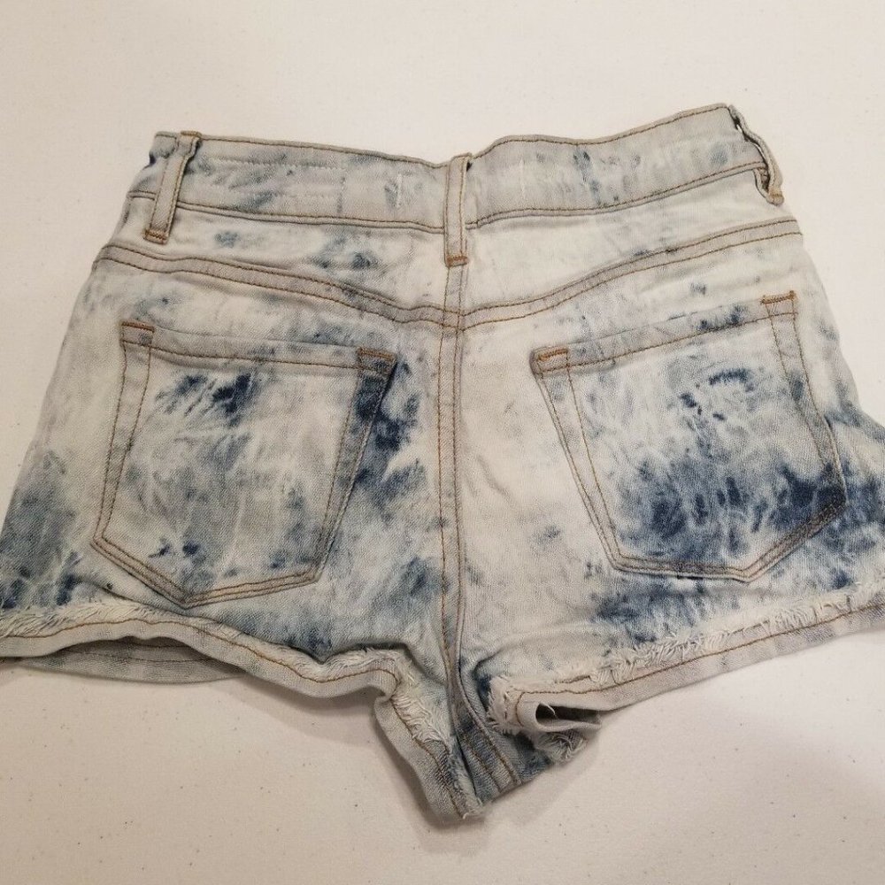 Sz. 1 Bullhead Super High Rise Shorty Distressed